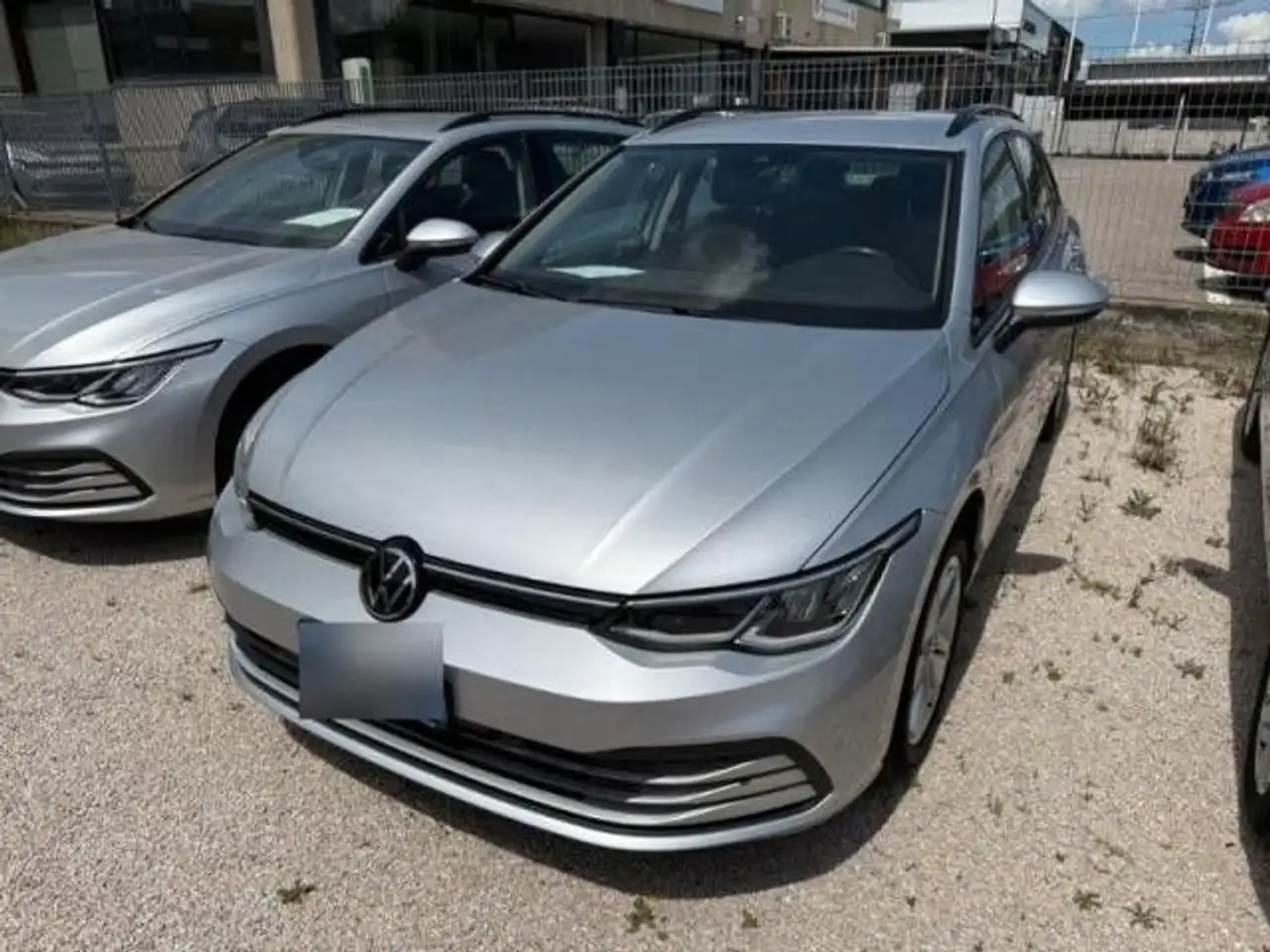 Volkswagen Golf VIII Variant Life2.0TDI DSG LED PDC ACC Nav — photo 1 of 8