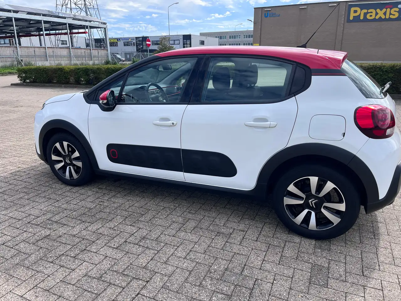 Citroen C3 C3 1.2 PureTech Shine — photo 1 of 14