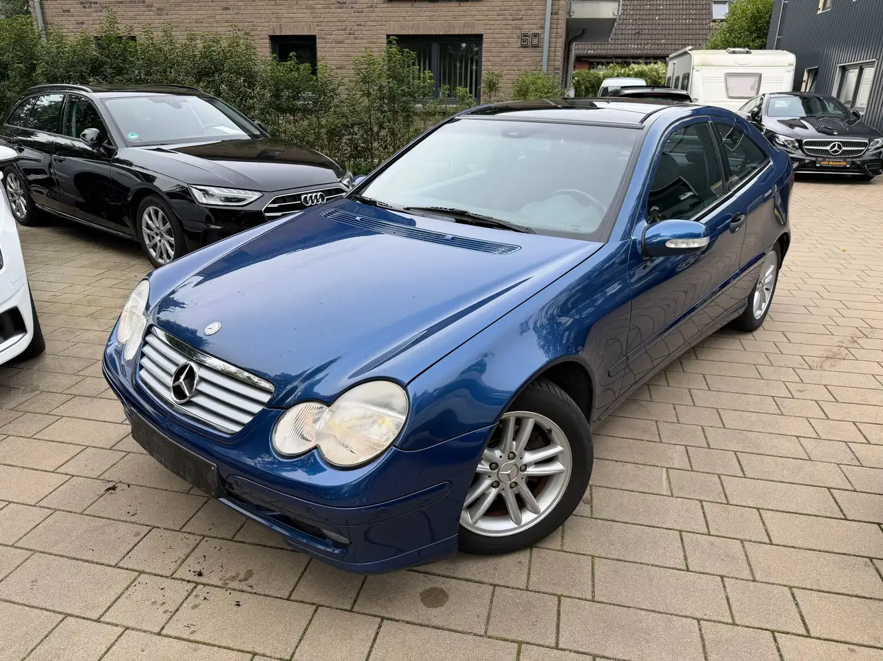 Mercedes-Benz C 200 Kompressor Sportcoupe 1.Hand*Panorama*Automatik*Klima — photo 1 of 17