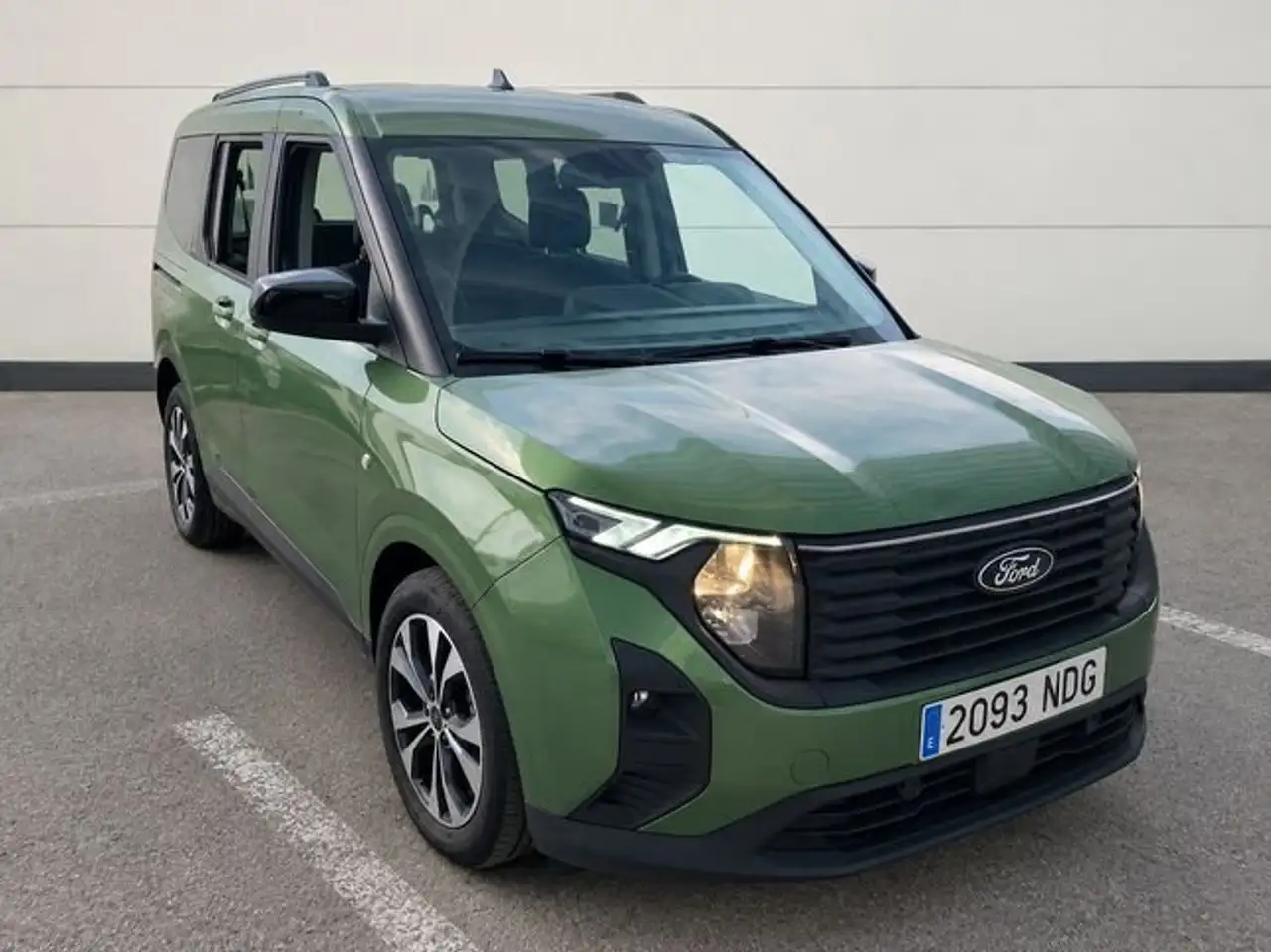 Ford Tourneo Courier 1.0 Ecoboost Titanium — photo 1 of 8