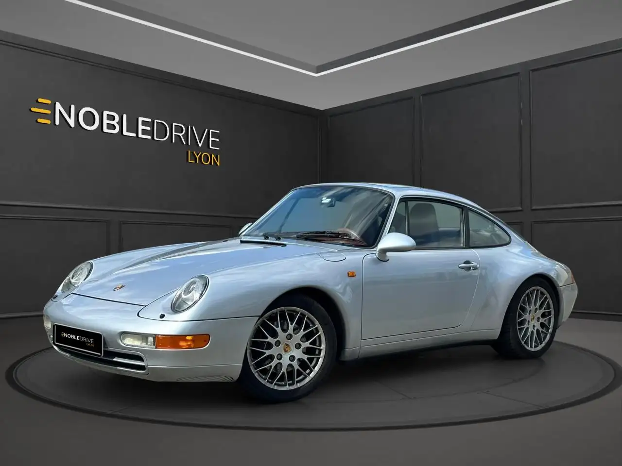 Porsche 911 993 CARRERA 3.6 286ch - TOIT OUVRANT - POLAR SILVER - CHESTNUT BROWN - ENTRETIEN PORSCHE ET SPECIALI — photo 1 of 19