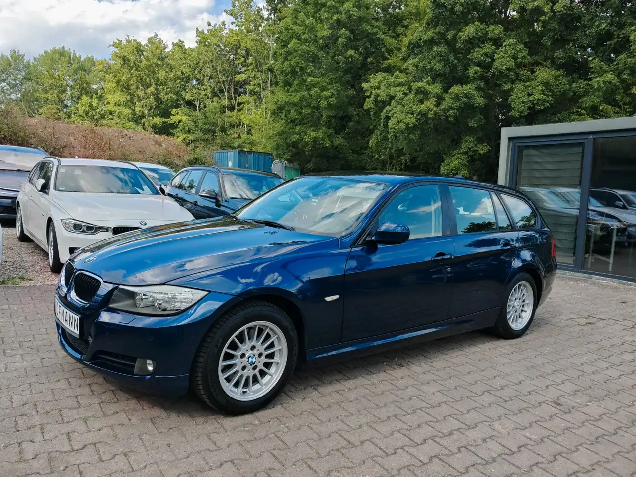 BMW 318 3 Touring 318 d Automatik TÜV .05.2028 — photo 1 of 40