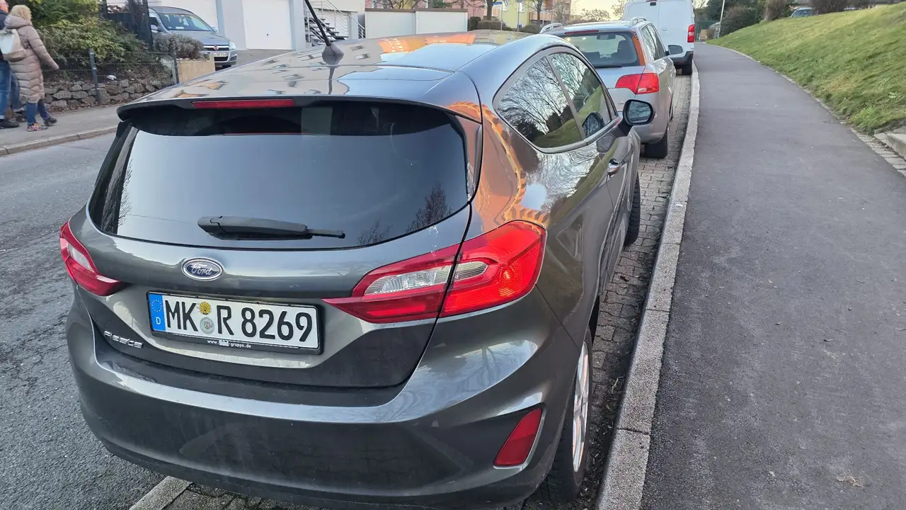 Ford Fiesta Trend — photo 1 of 4