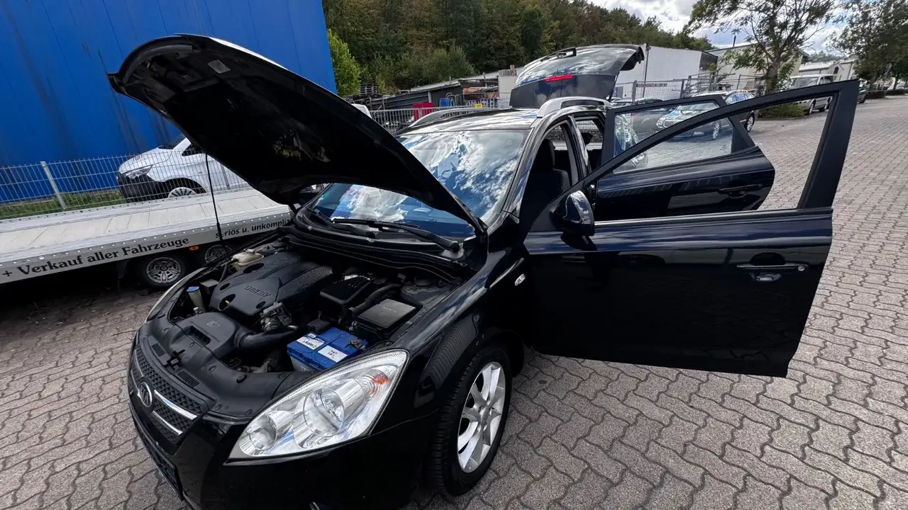 Kia Ceed SW / cee'd SW ceedKombi VOLL LEDER SD AHKTÜV 28! ScheckFESTP:! — photo 1 of 15