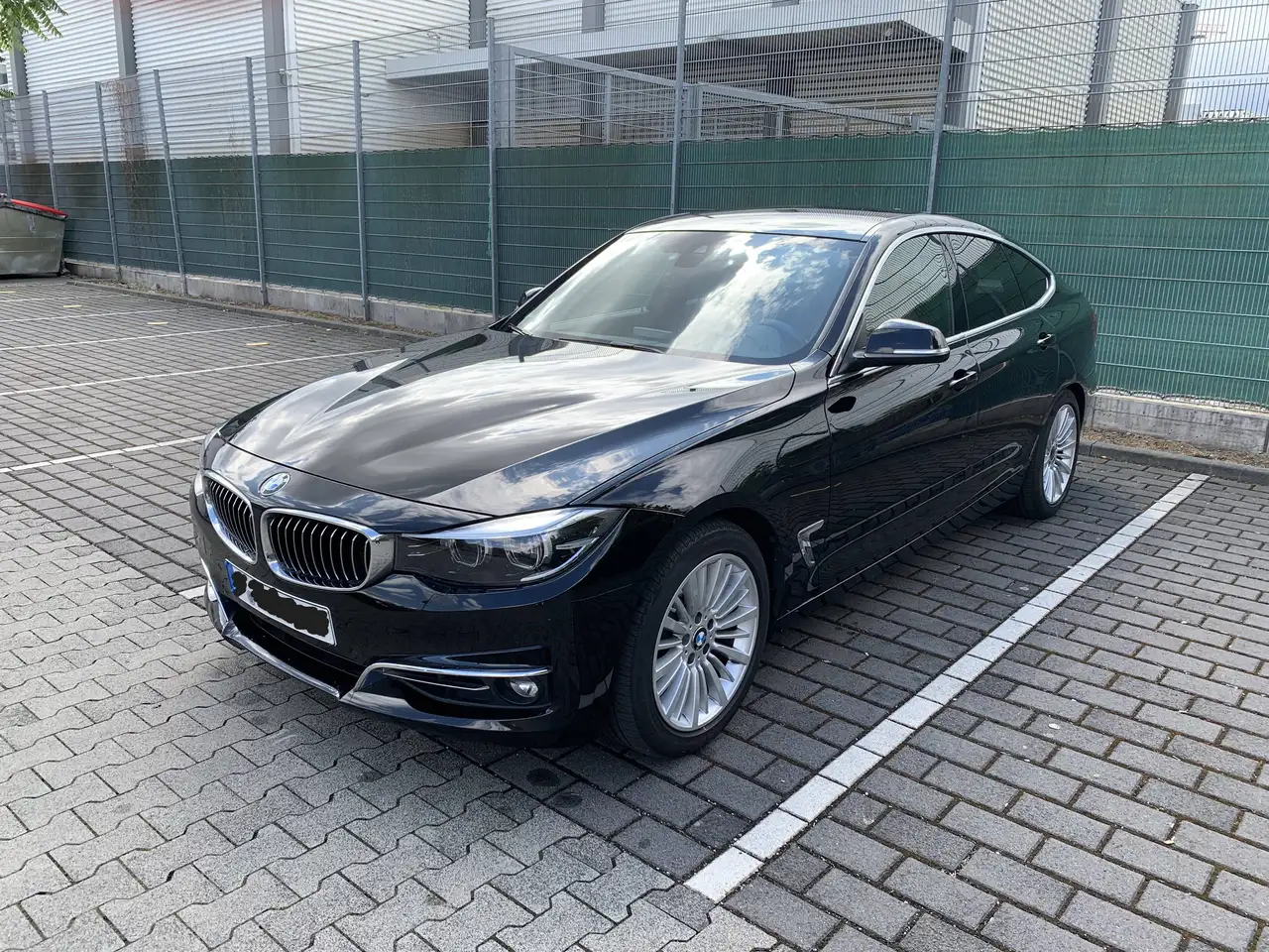 BMW 320 320i GT Aut. Luxury Line — photo 1 of 19