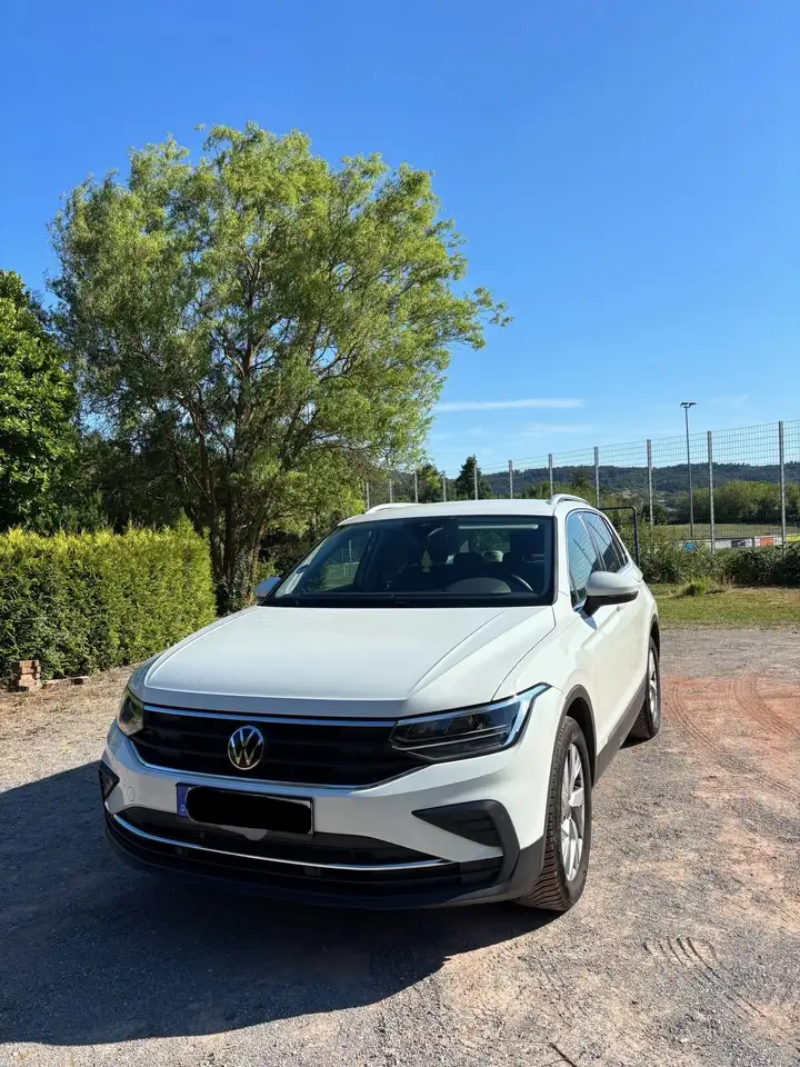Volkswagen Tiguan 1.5 TSI OPF DSG Move — photo 1 of 20