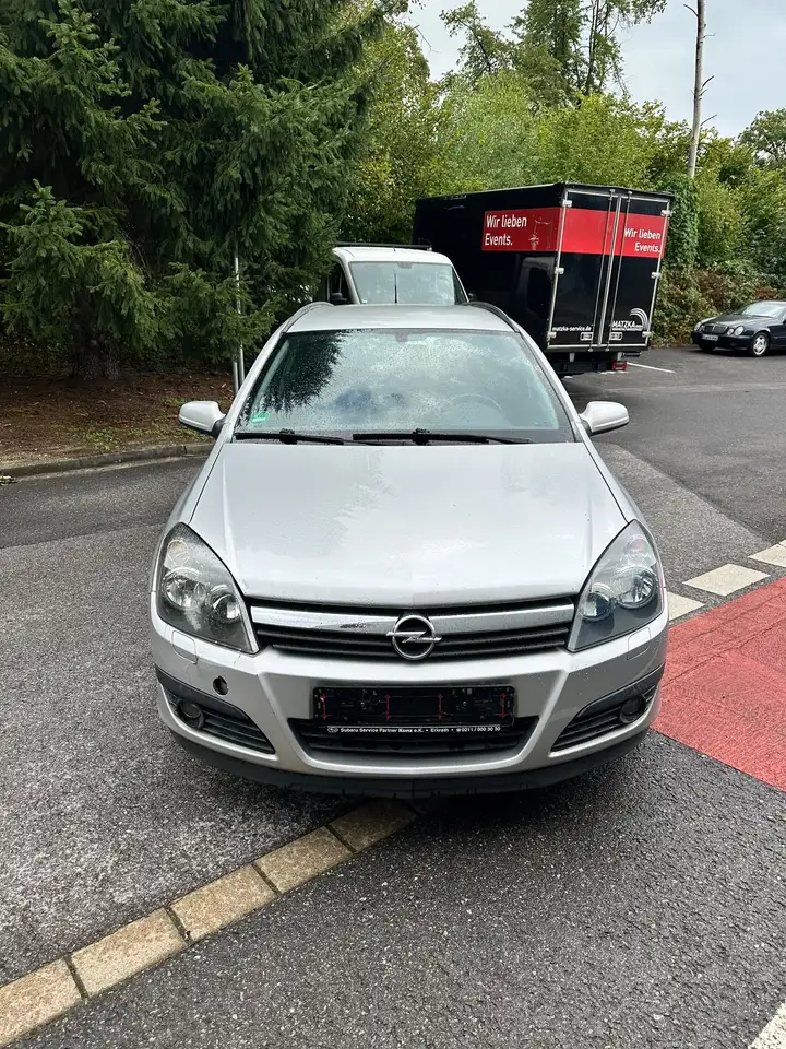 Opel Astra Edition Plus — photo 1 of 8
