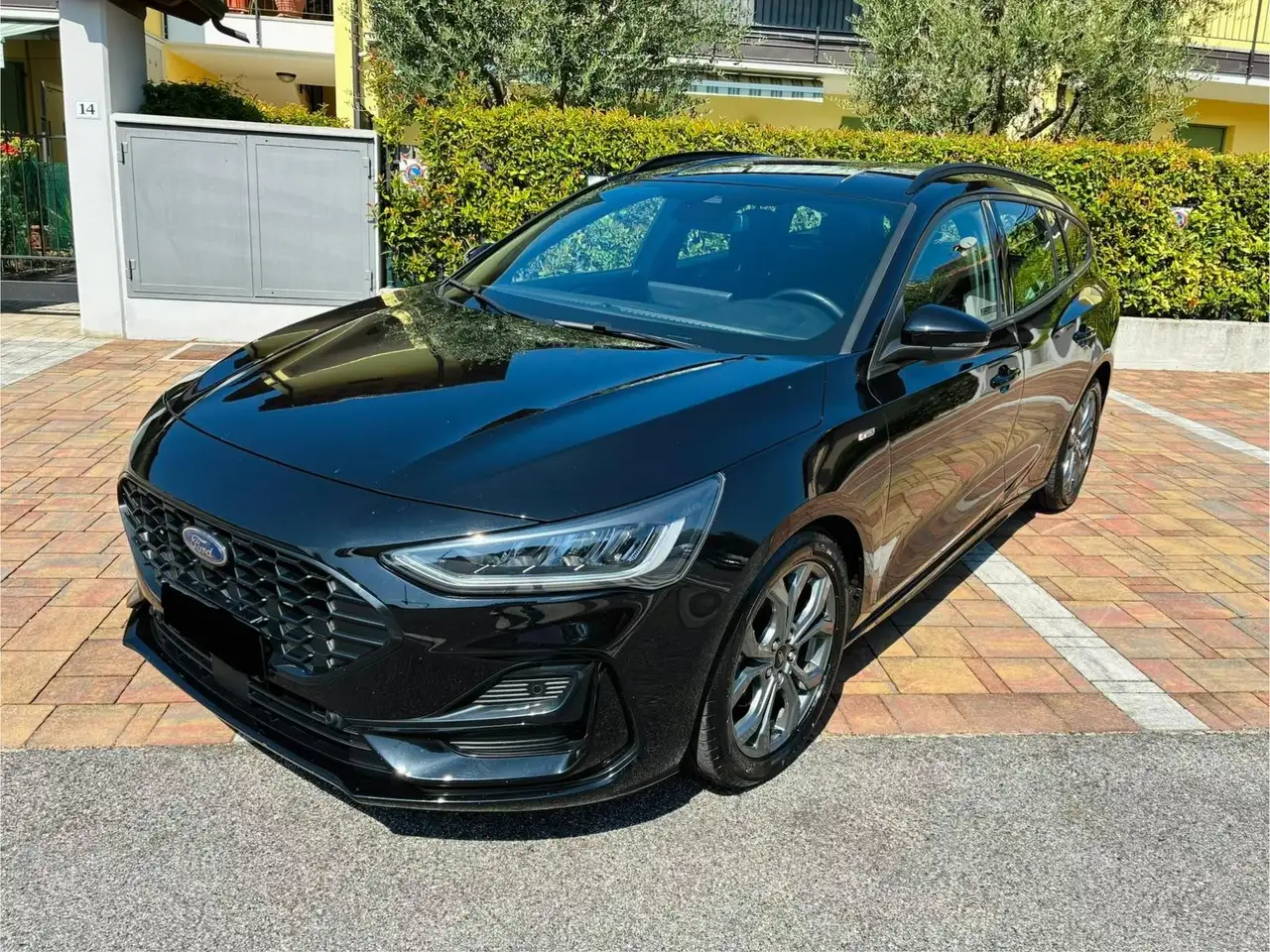 Ford Focus SW 1.5 ecoblue ST-Line 115cv auto — photo 1 of 15