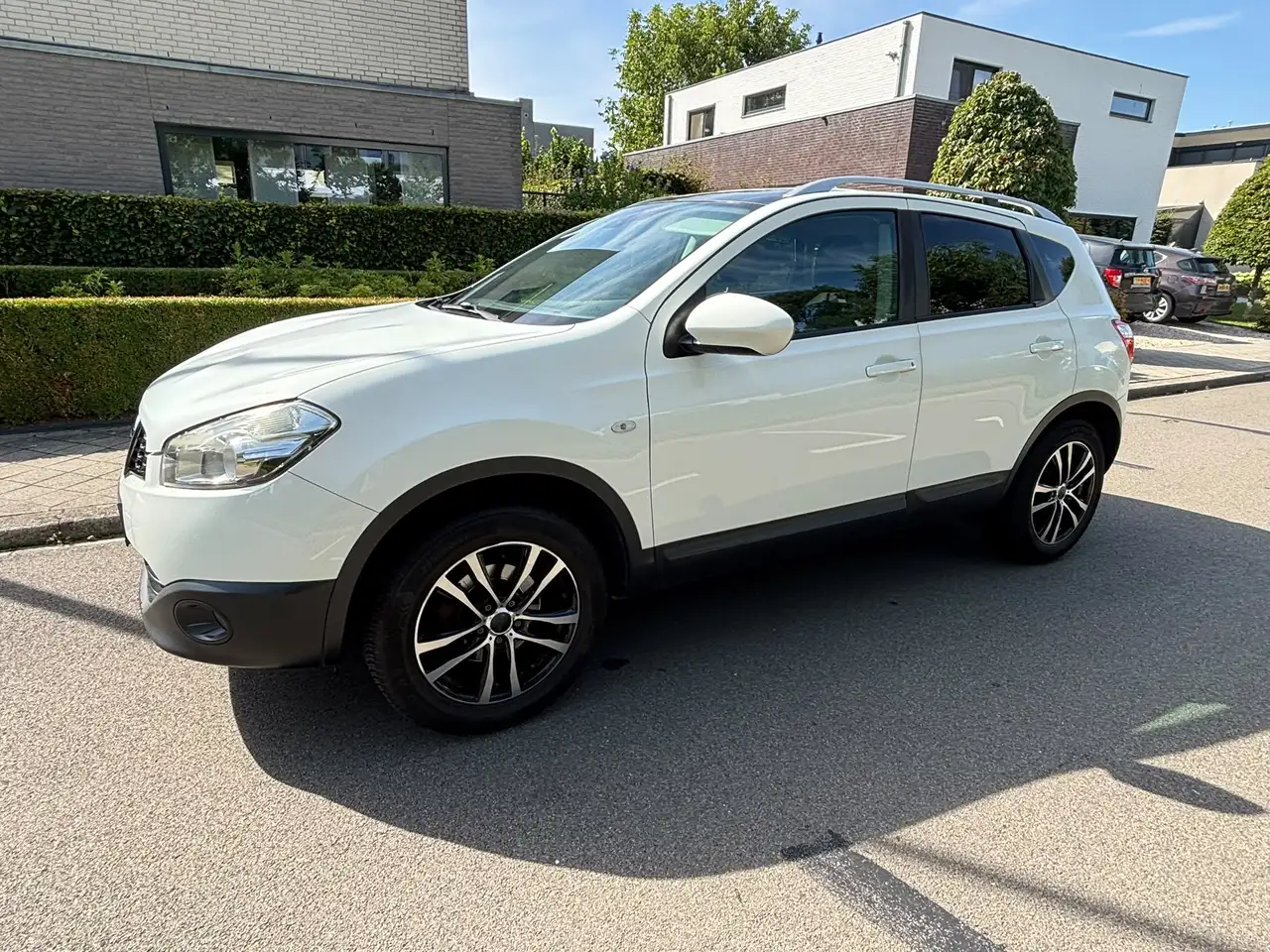 Nissan Qashqai Qashqai 1.6 Connect Edition — photo 1 of 8