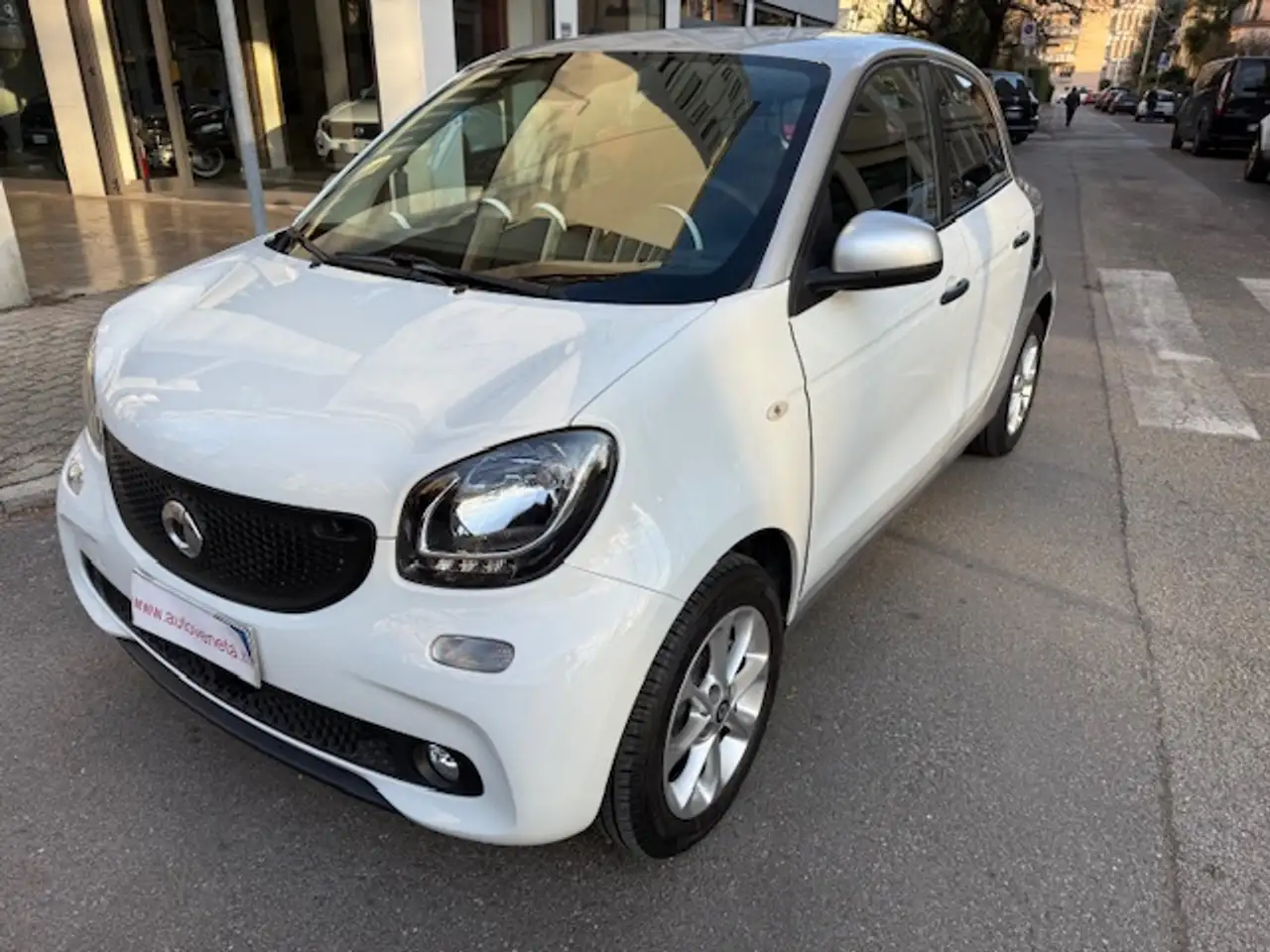 smart forFour Forfour II 2015 1.0 Youngster 71cv my18 — photo 1 of 10