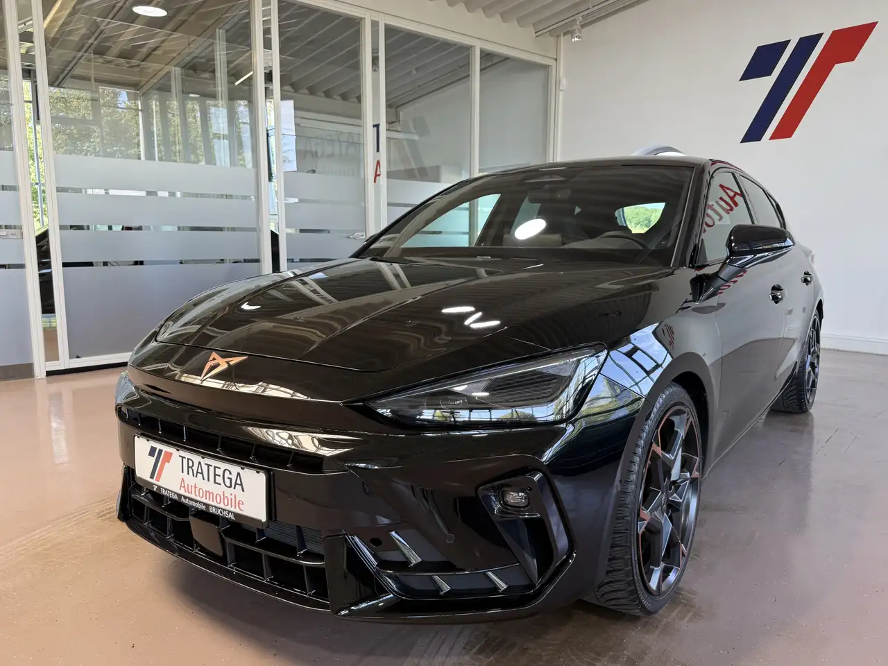 CUPRA Leon 2.0 TSI VZ 300PS Leder Senheiser IPA GJR — photo 1 of 34