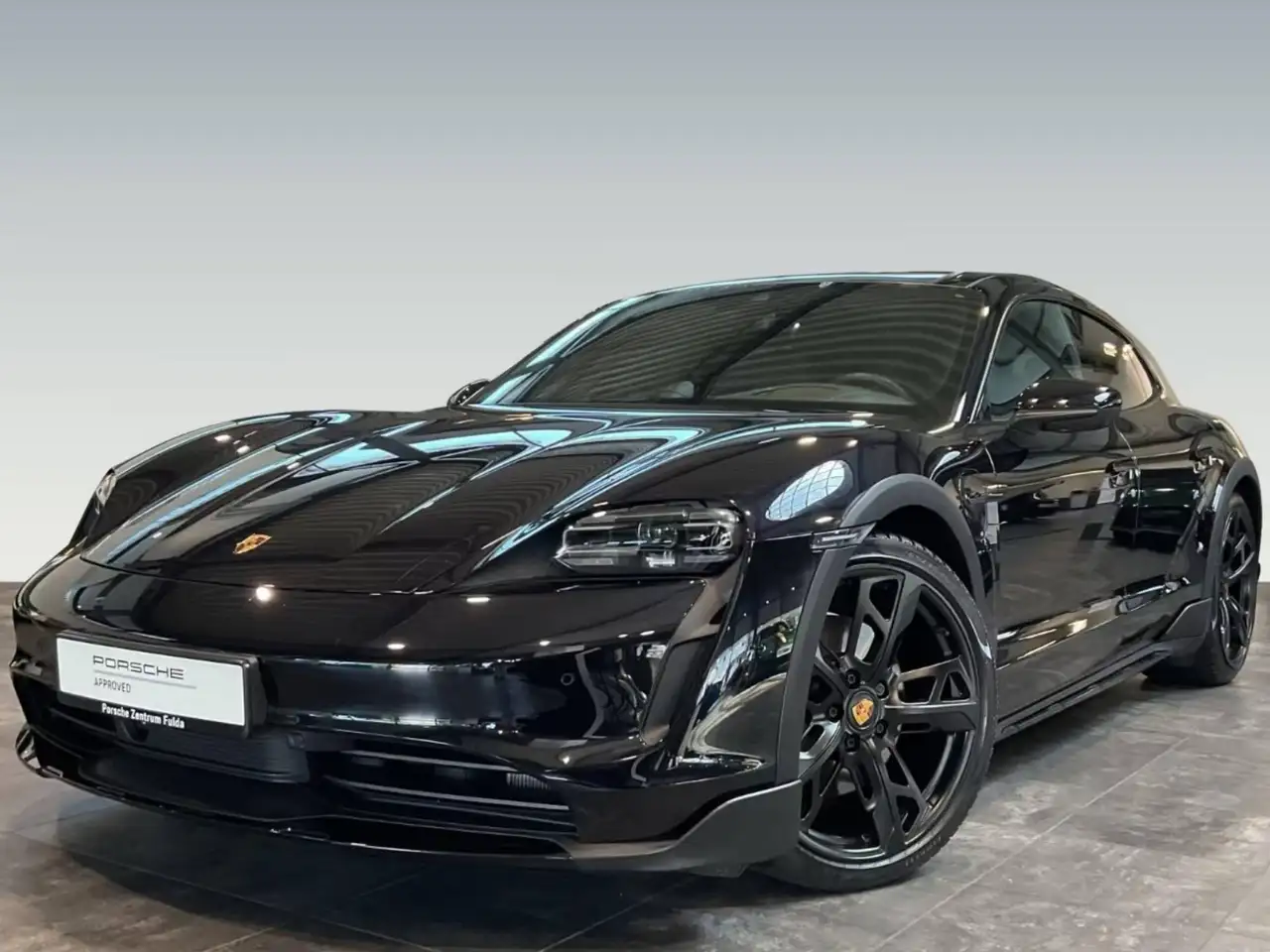 Porsche Taycan 4 — photo 1 of 26