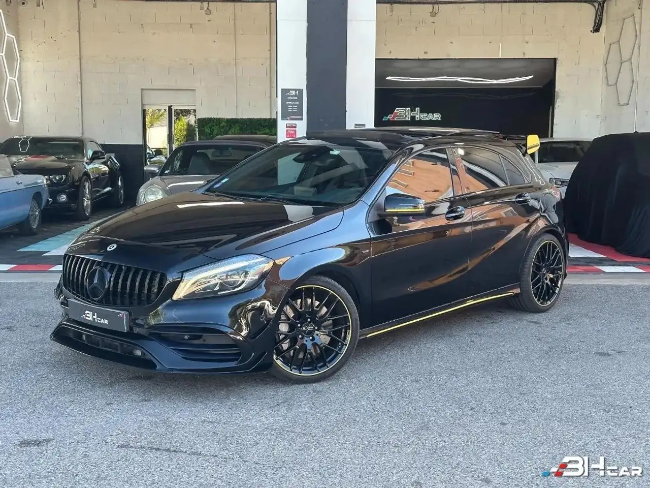 Mercedes-Benz A 45 AMG 45 AMG YELLOW NIGHT EDITION / 2.0L 380cv / 4MATIC DCT7 / RECARO / TOIT OUVRANT — photo 1 of 15