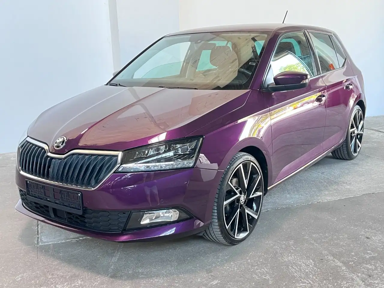 Skoda Fabia Style 1.0 — photo 1 of 14