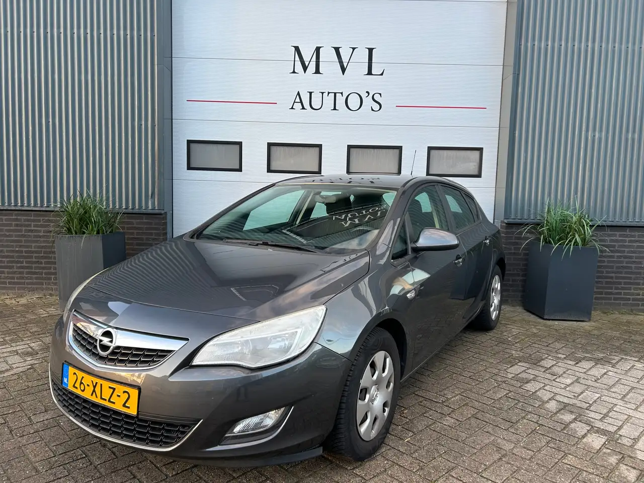 Opel Astra 1.4 Anniversary Edition — photo 1 of 14
