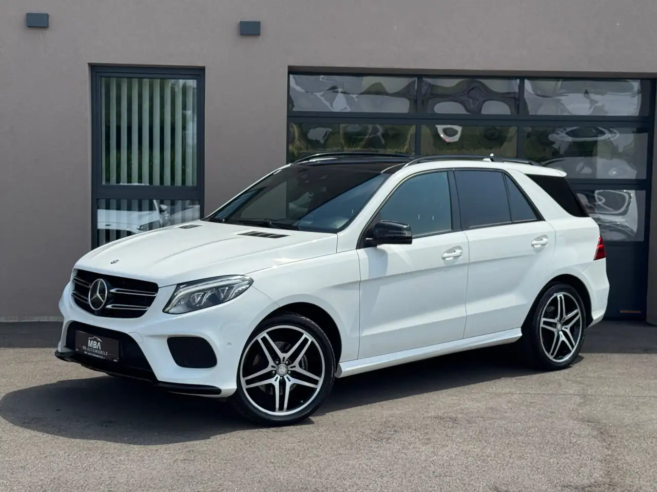 Mercedes-Benz GLE 350 d AMG-Line 4Matic | AHK 3,5t | Distronic | Pano | — photo 1 of 27