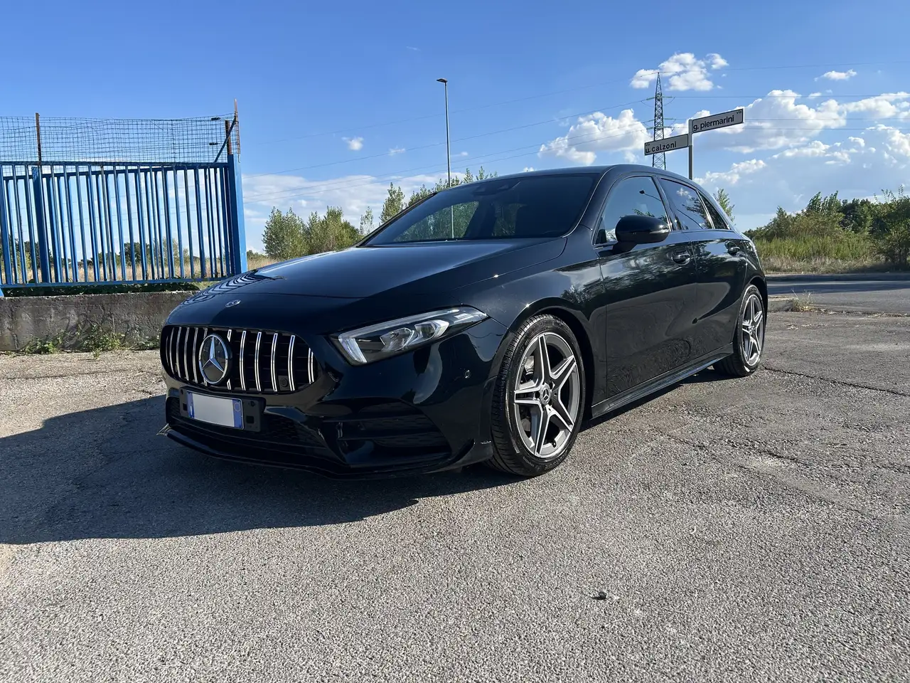 Mercedes-Benz A 180 d Premium — photo 1 of 15