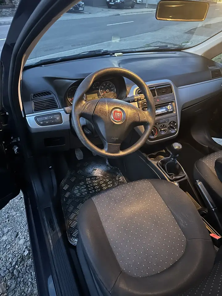 Fiat Punto Classic — photo 1 of 11