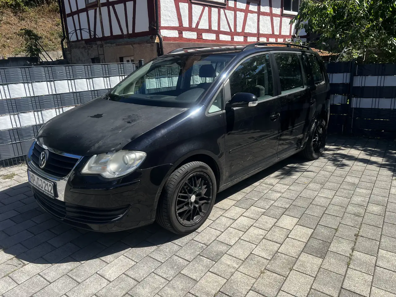 Volkswagen Touran 1.4 TSI Highline — photo 1 of 6