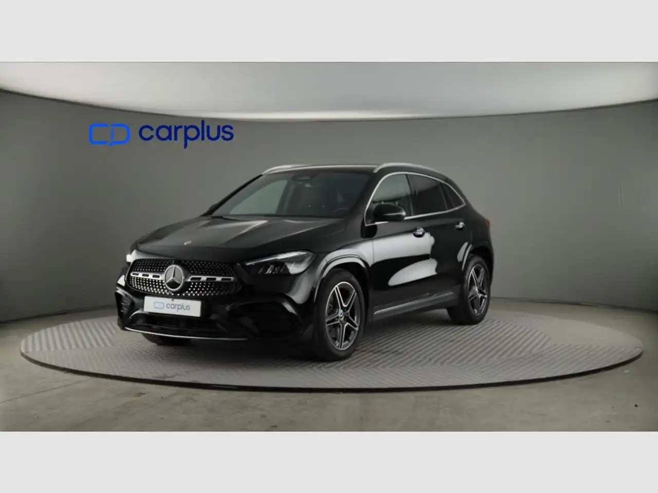 Mercedes-Benz GLA 200 — photo 1 of 40