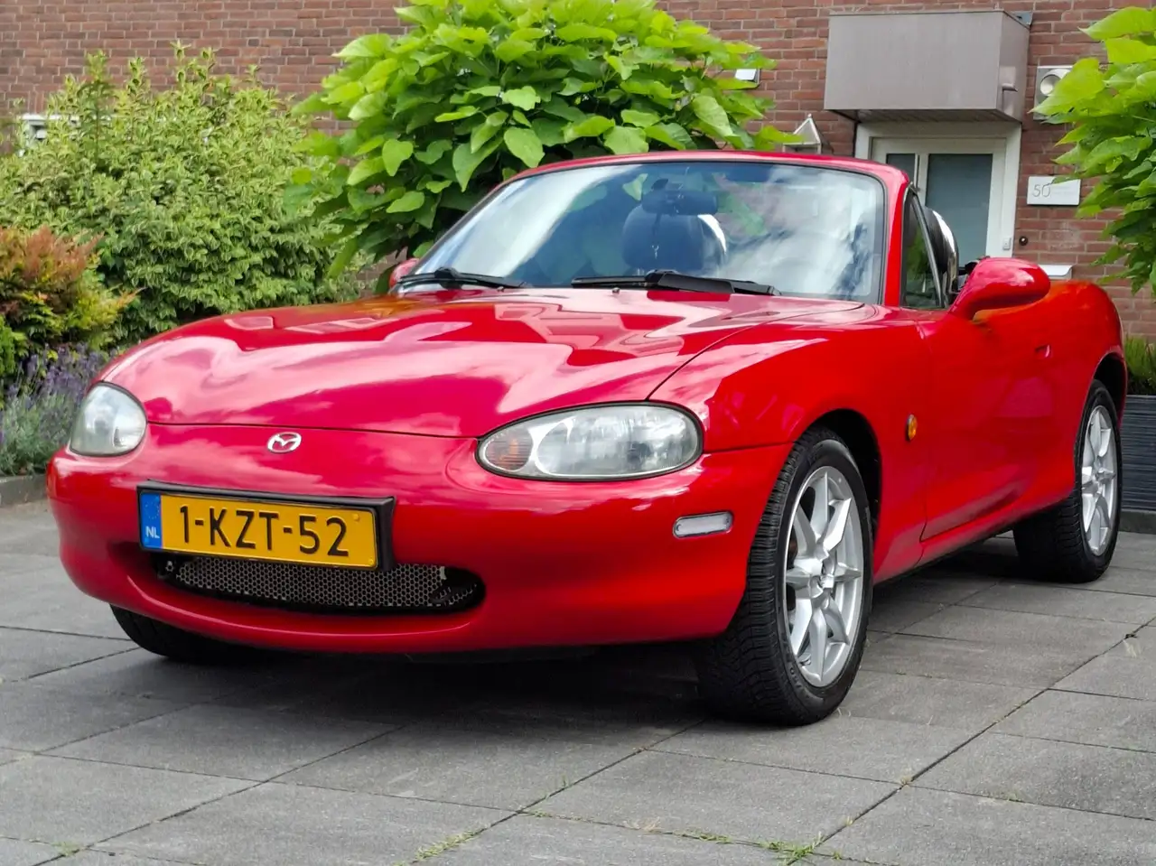 Mazda MX-5 MX-5 1.6i — photo 1 of 15