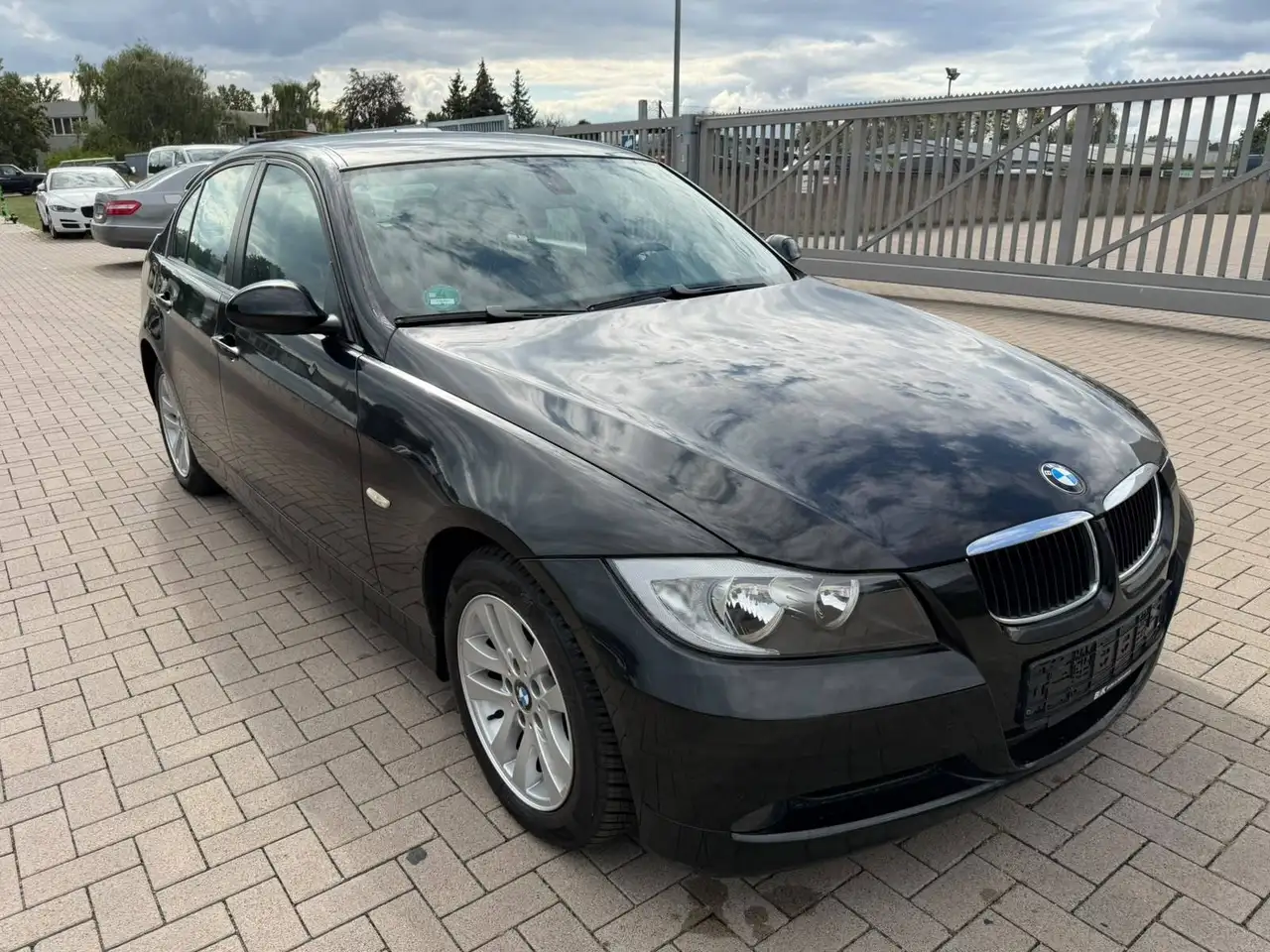BMW 318 318 i TÜV NEU — photo 1 of 12