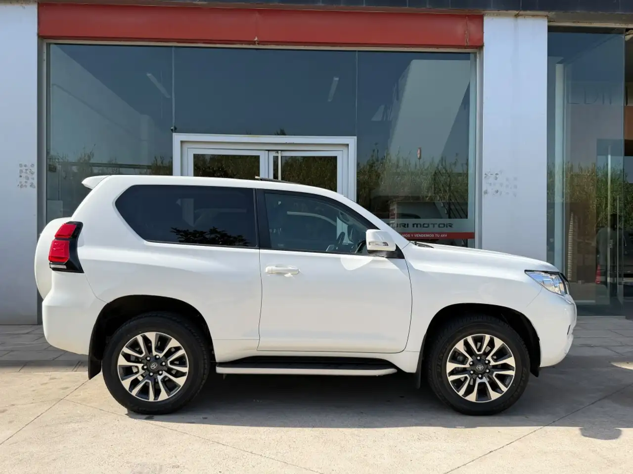 Toyota Land Cruiser D-4D VXL Aut. — photo 1 of 19