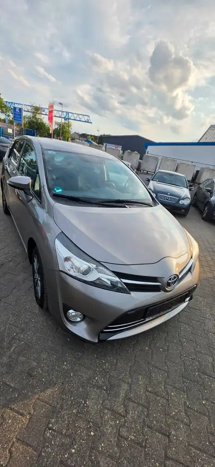 Toyota Verso 1.6D Rückfahrkamera, Tempomat — photo 1 of 38