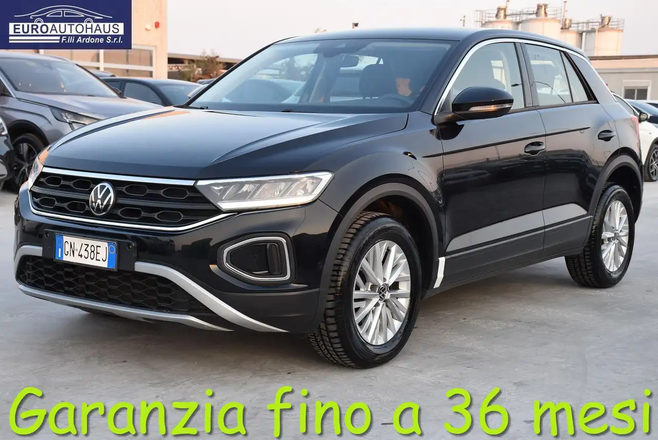 Volkswagen T-Roc 1.0 TSI Life — photo 1 of 15