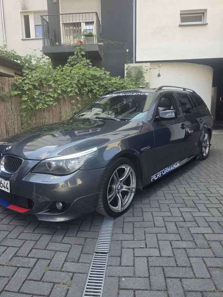 BMW 525 525d Touring Aut. Edition Lifestyle — photo 1 of 14
