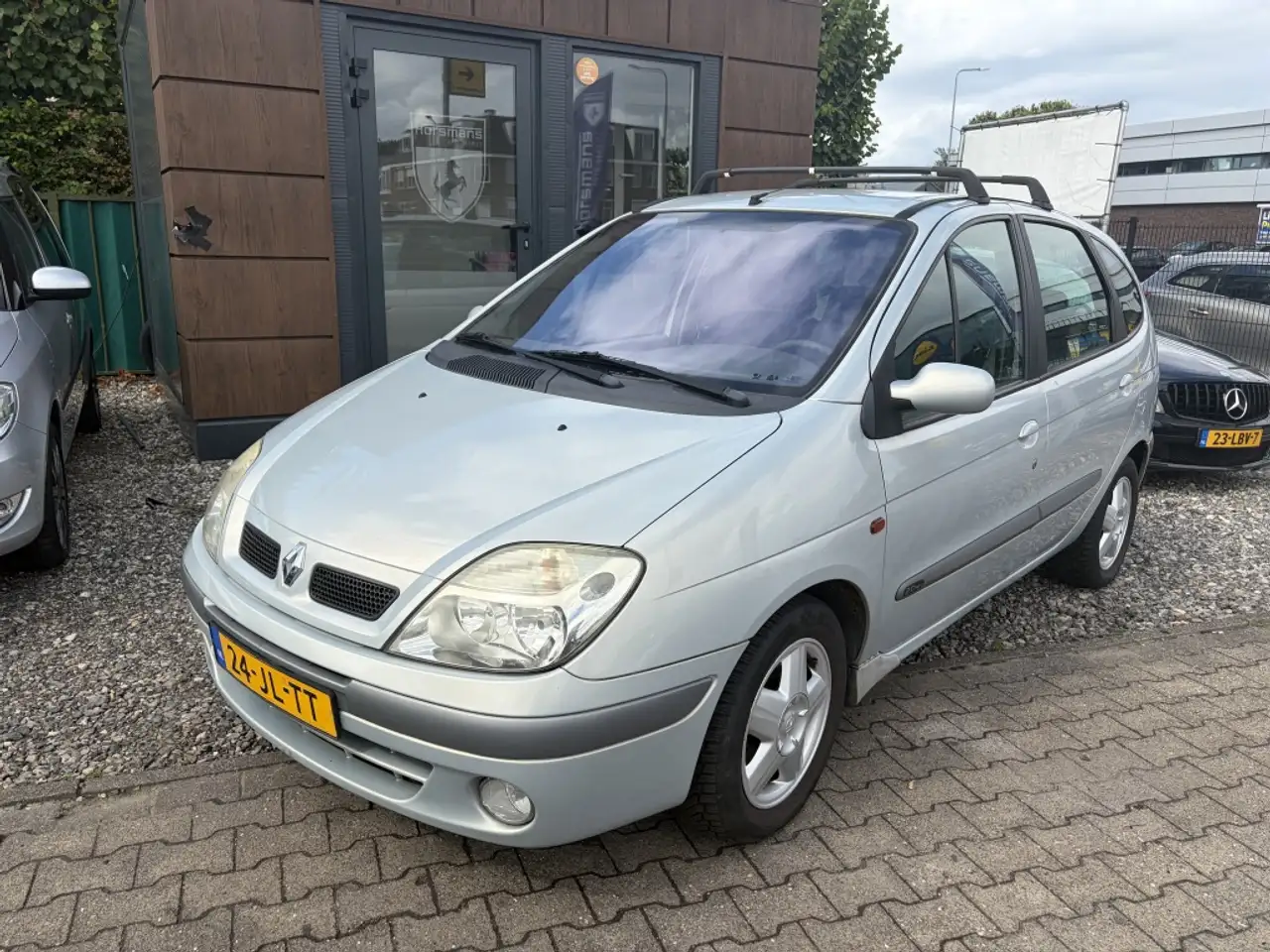 Renault Scenic 2.0-16V Expression — photo 1 of 6