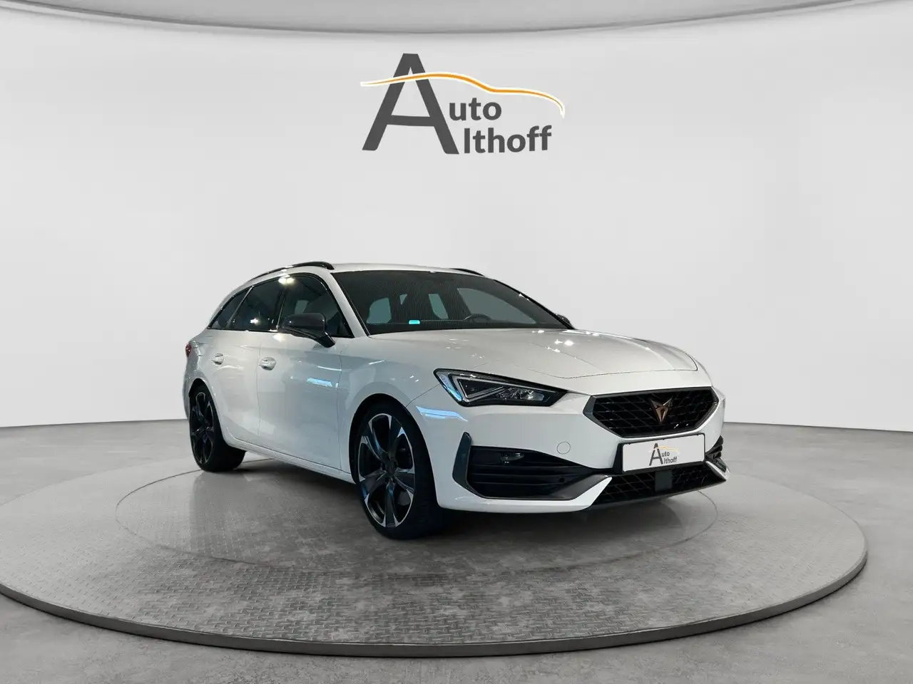 CUPRA Leon Sportstourer VZ NAV/LED/SZH/PDC/LENKHEIZ — photo 1 of 31