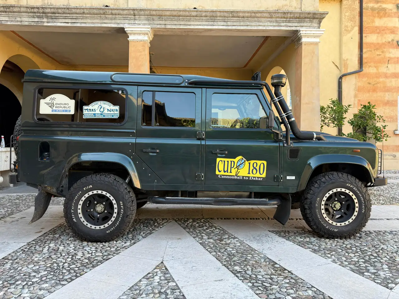 Land Rover Defender Defender 110 Station Wagon E — photo 1 of 14