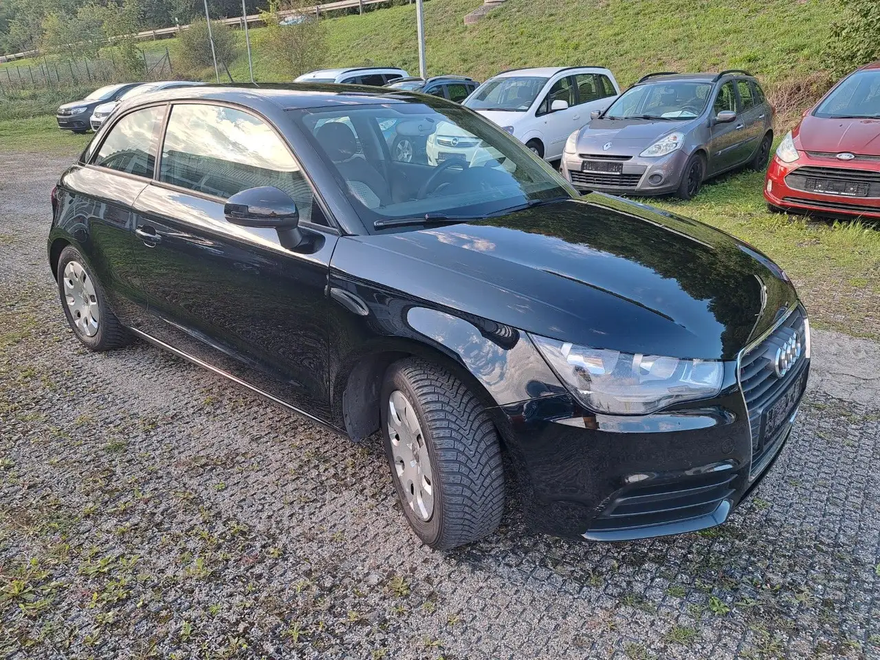 Audi A1 Attraction Klima Sitzheizung M+S — photo 1 of 13