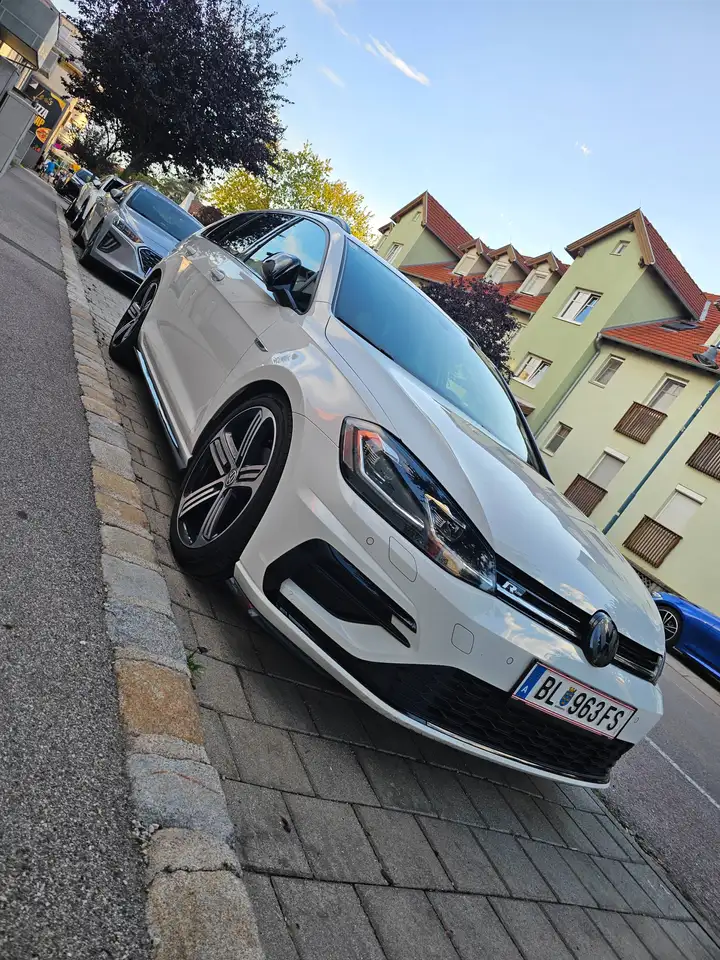 Volkswagen Golf Variant Golf Variant Highline 2,0 TDI DSG Highline — photo 1 of 14