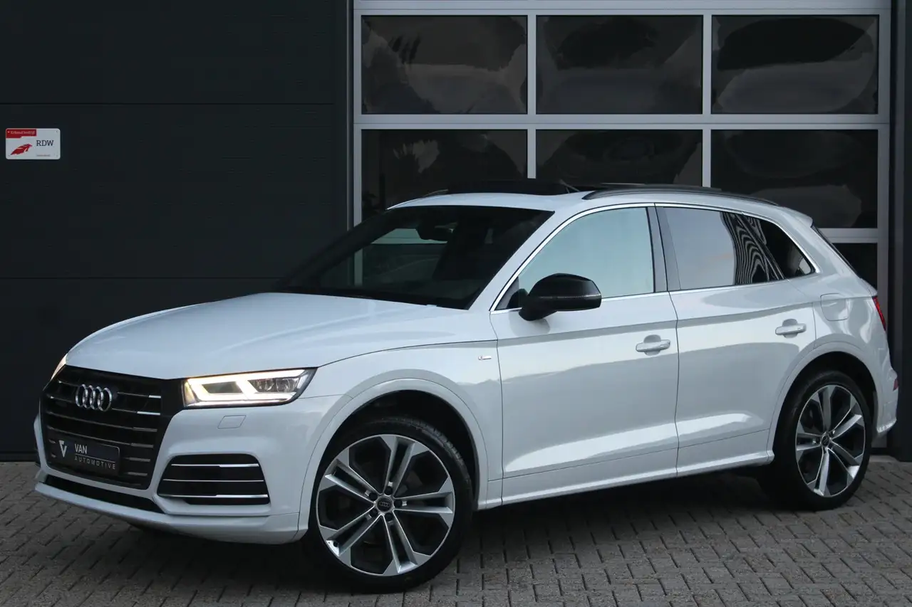 Audi Q5 55 TFSI e 367pk Quattro Competition | Pano | 21'' — photo 1 of 23