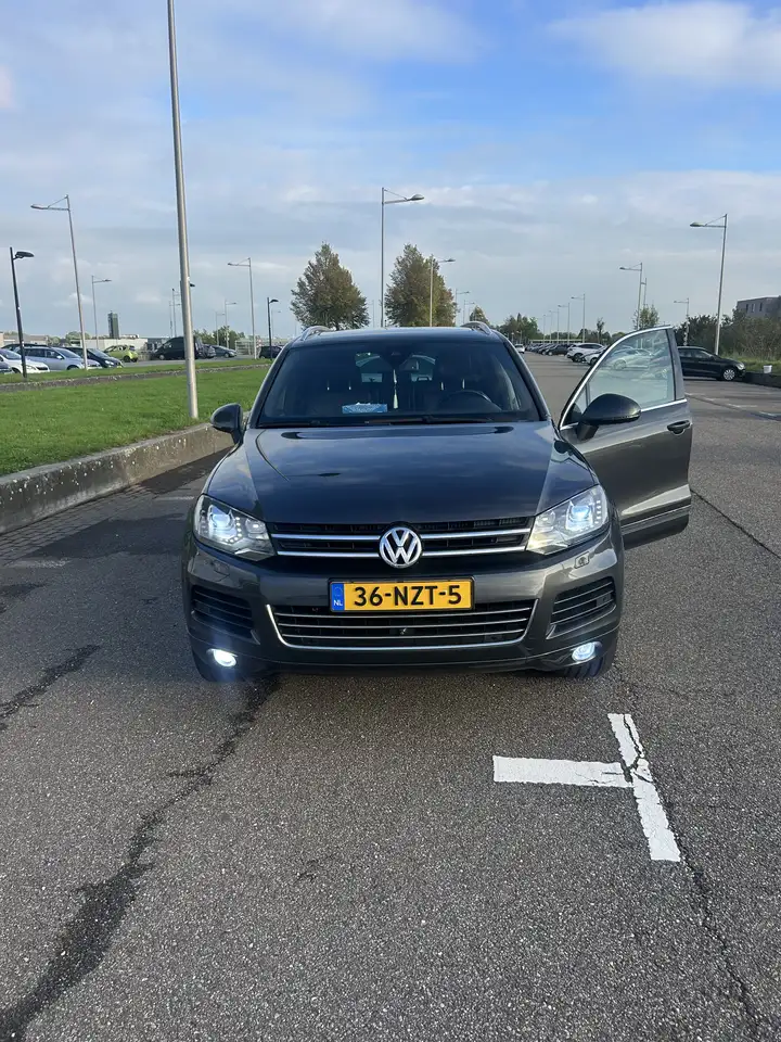 Volkswagen Touareg 3.0 TDI Highline — photo 1 of 20