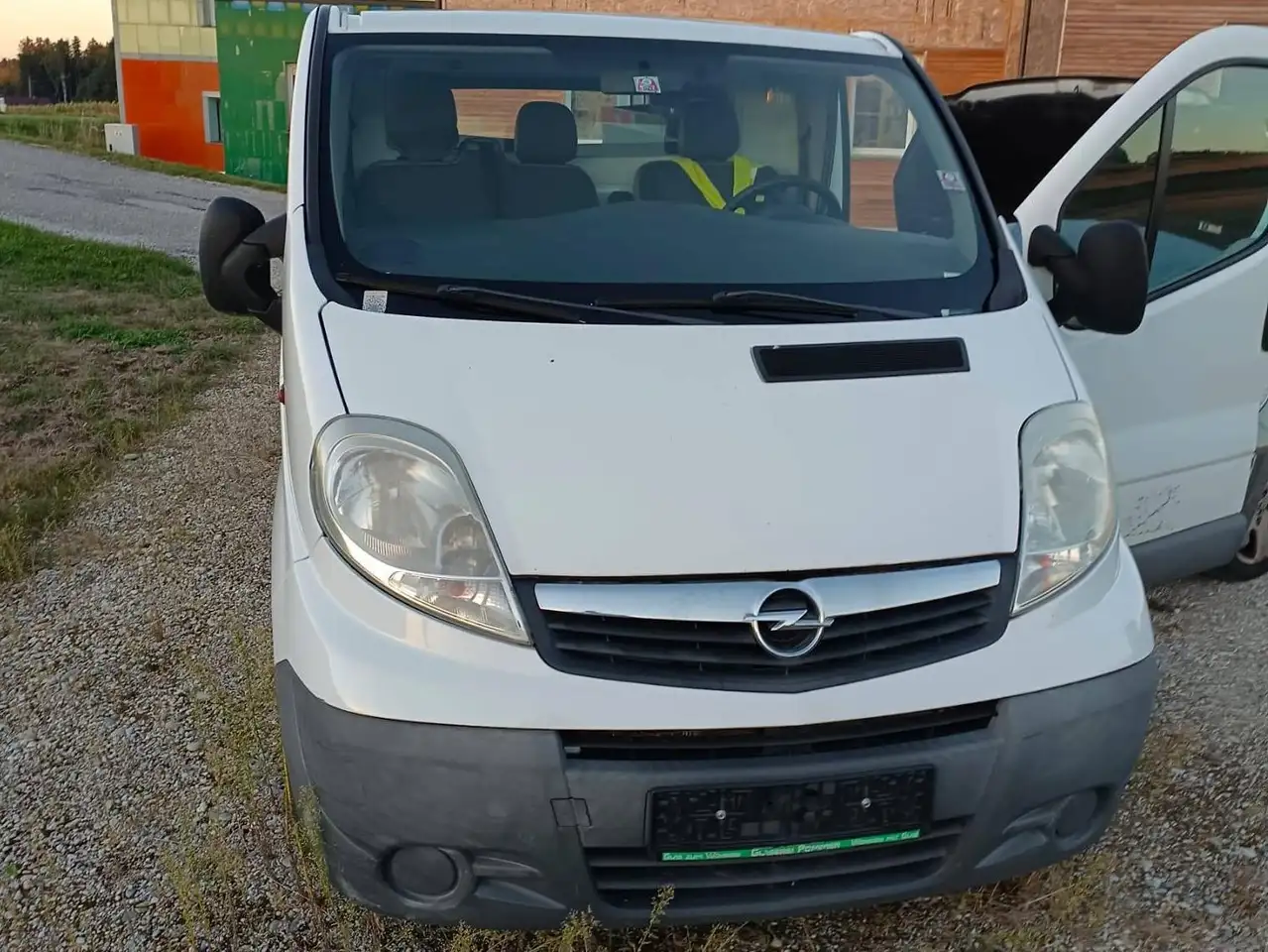 Opel Vivaro Kasten — photo 1 of 3
