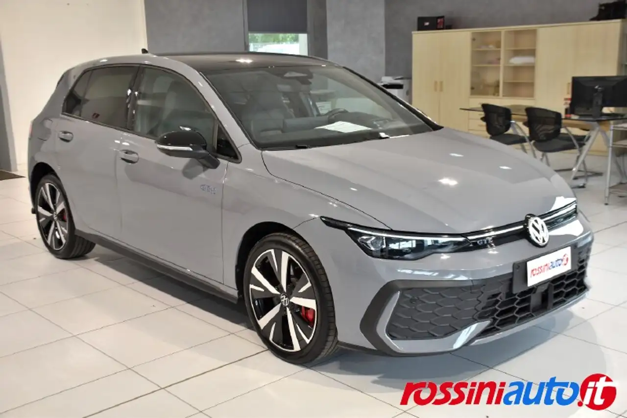 2026 Volkswagen Golf GTE 1.5 EHYBRID 272 CV DSG + R18 BI-COLOR +WINTER PACK + AREA VIEW + ESTENSIONE GARANZIA 3 ANNI O 100.000 KM + SET, photograph 3