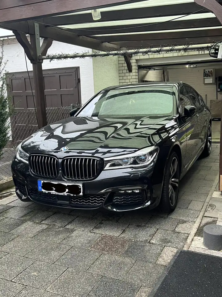 BMW 750 750 i xDrive — photo 1 of 1