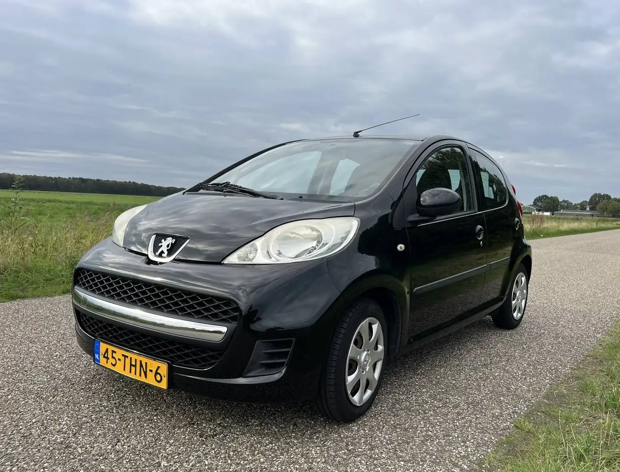 Peugeot 107 107 1.0-12V XS — photo 1 of 24