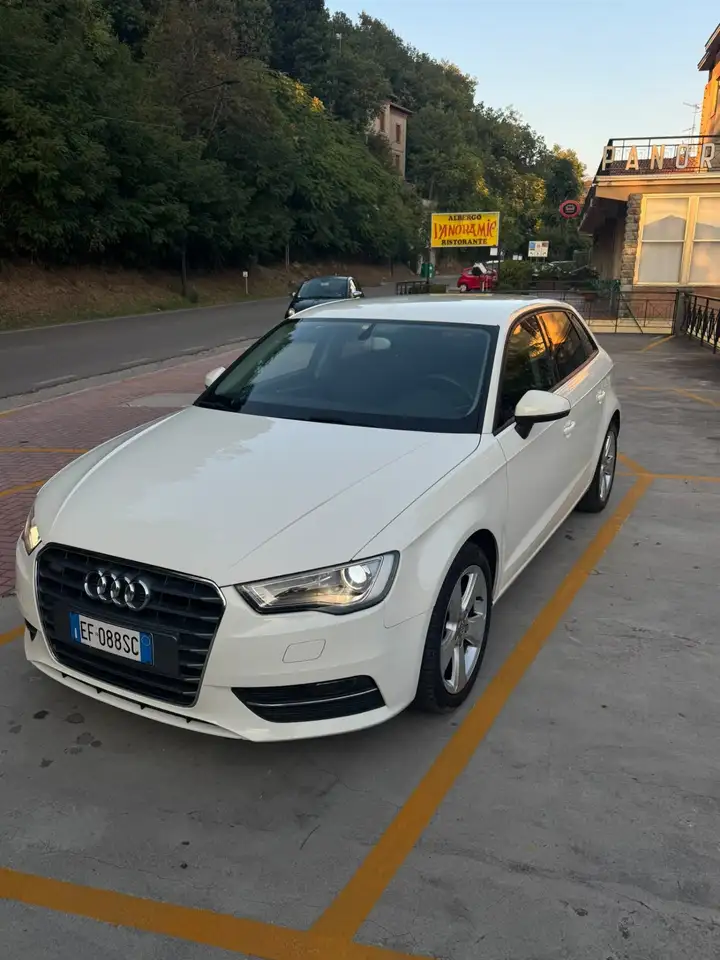 Audi A3 Sportback 1.2 tfsi Ambiente — photo 1 of 13
