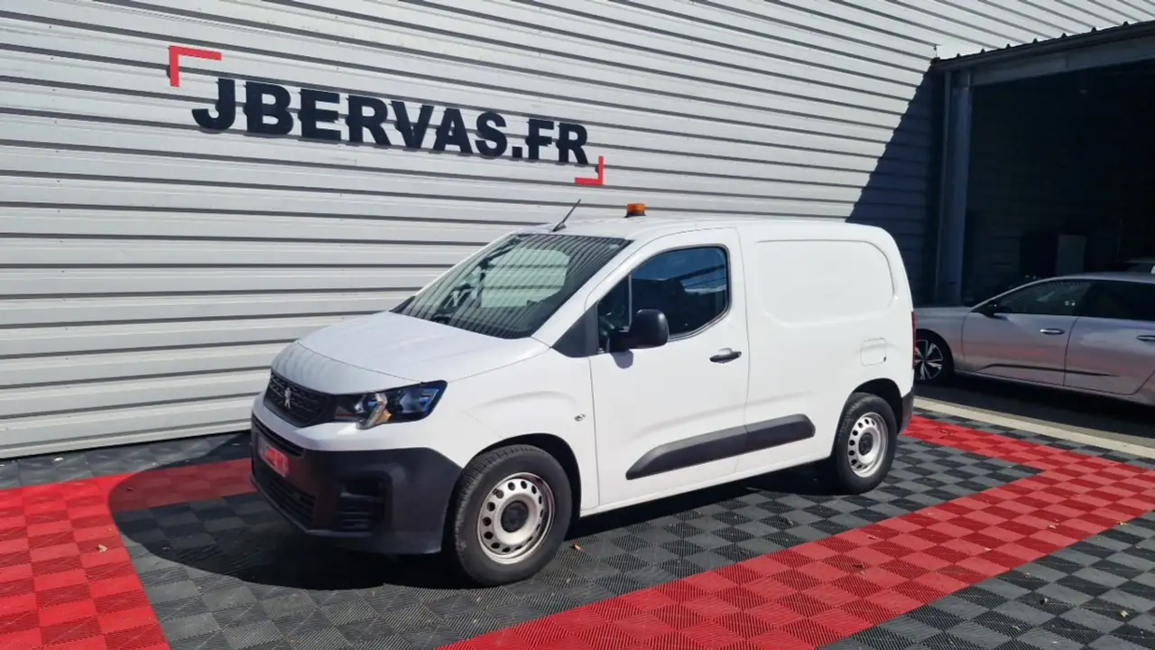 Peugeot Partner FOURGON STANDARD 1000 KG BLUEHDI 100 SS BVM5 PREMIU — photo 1 of 21