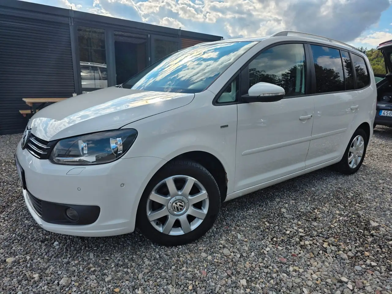 Volkswagen Touran Life BMT — photo 1 of 11