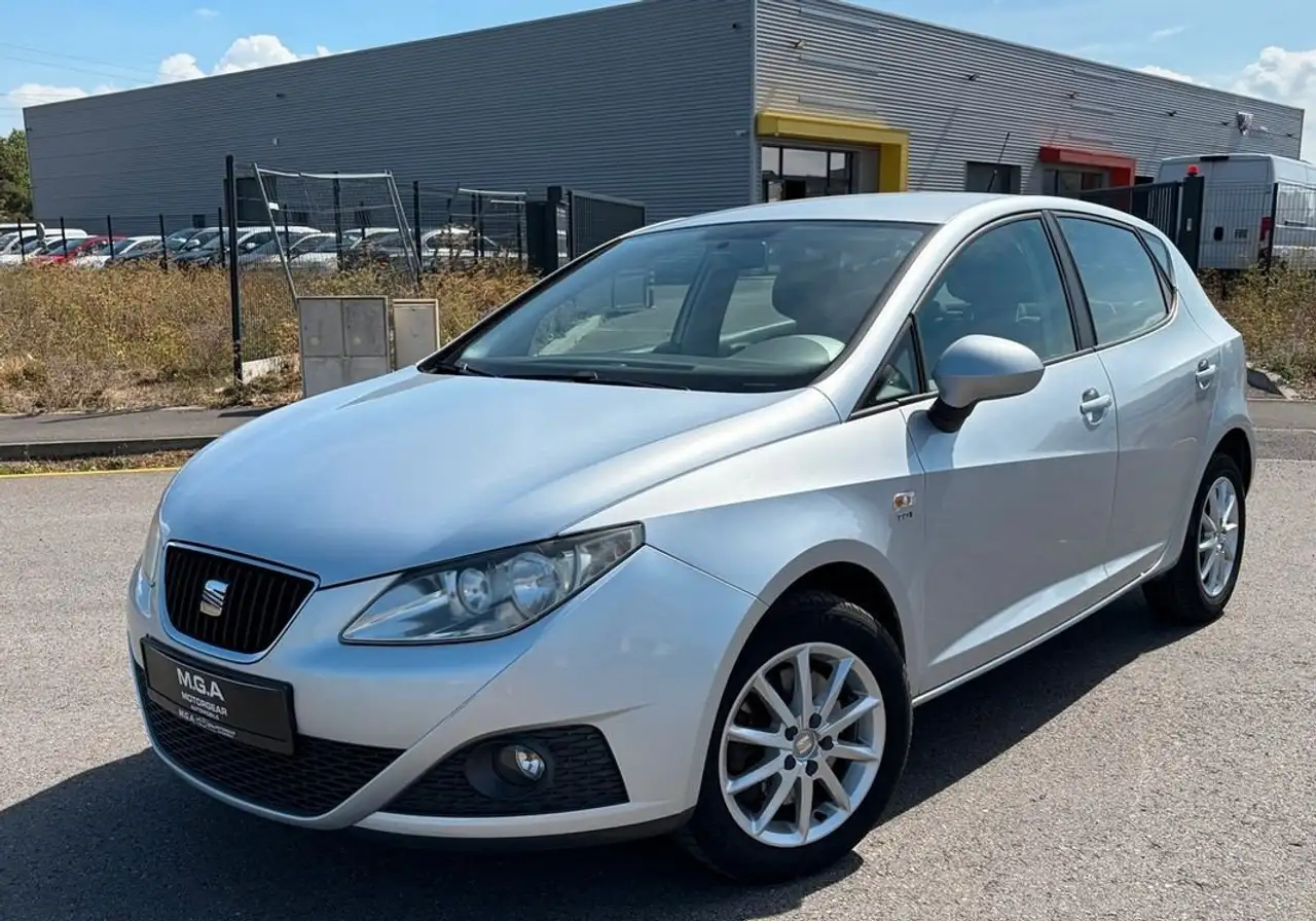 SEAT Ibiza 1.6 TDI STYLE 105 CH — photo 1 of 10