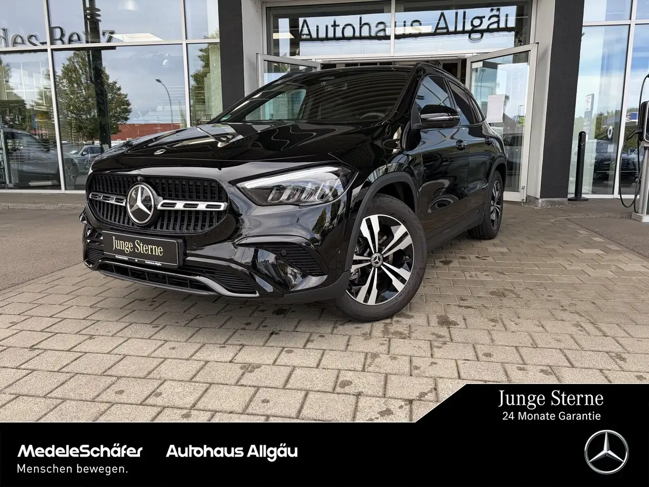 Mercedes-Benz GLA 200 GLA 200 Night Distr AHK PanoSD KeylGO Sound 360 — photo 1 of 30