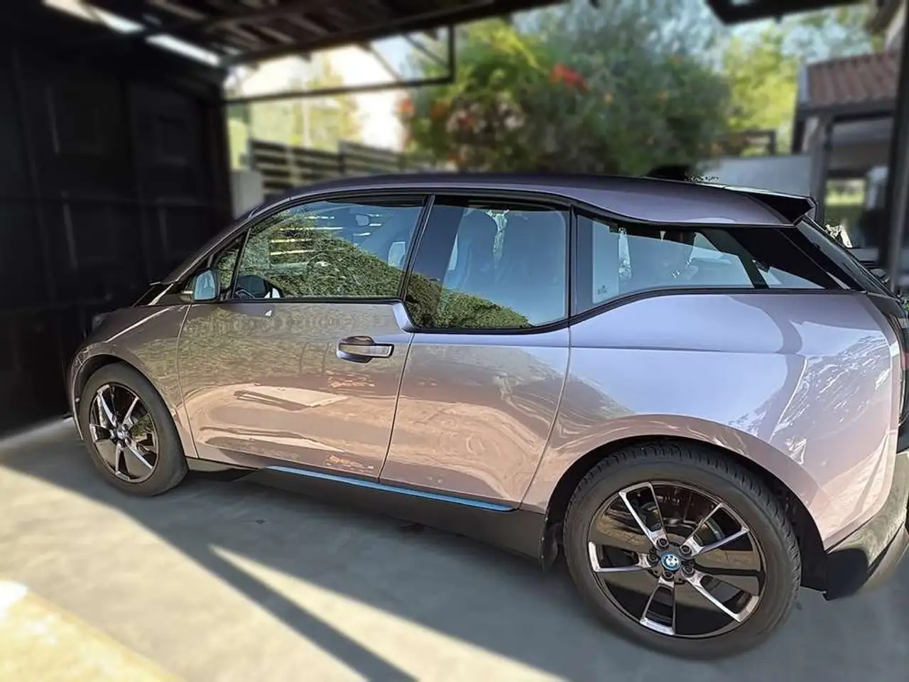 BMW i3 REX — photo 1 of 13