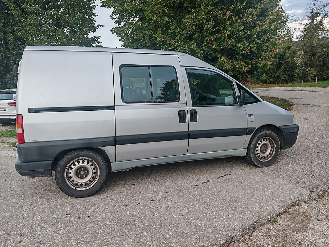 Peugeot Expert 5-Sitzer — photo 1 of 16