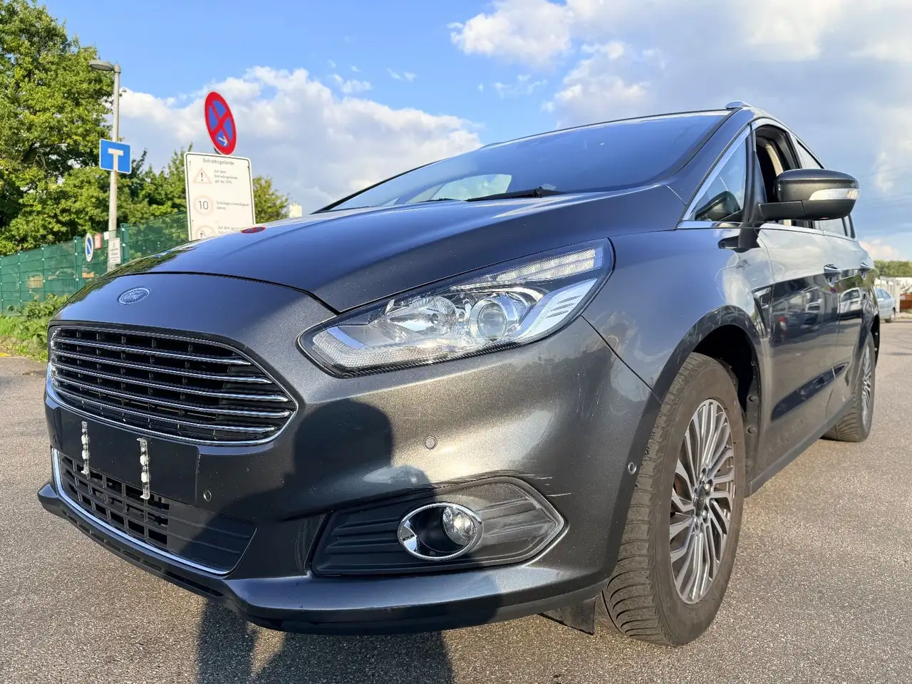 Ford S-Max S-MAX Titanium / 7-Sitzer — photo 1 of 40