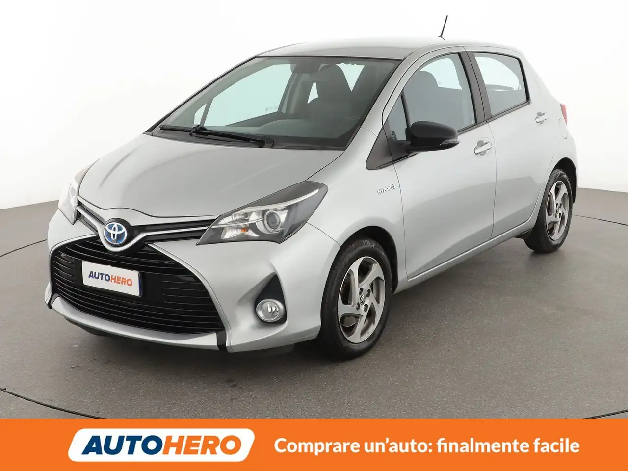 Toyota Yaris 1.5 Hybrid Active — photo 1 of 15